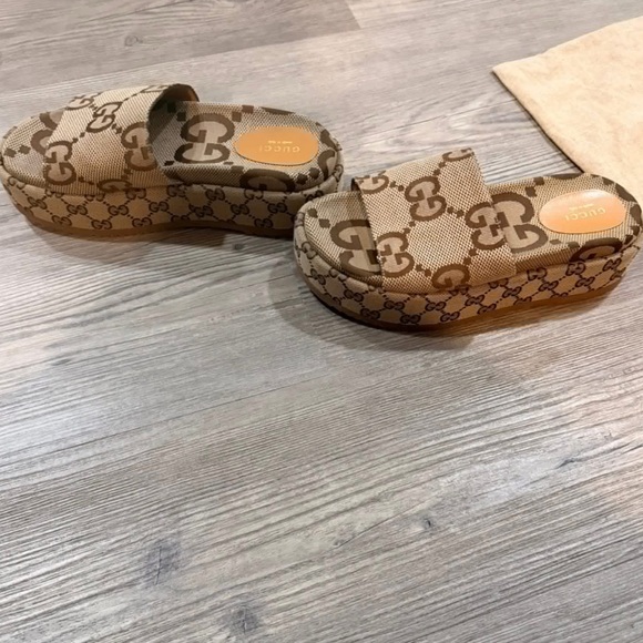 Gucci womens Tan GG Logo Slides - Picture 2 of 3
